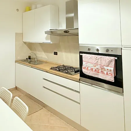 Apartment La - Animal House *