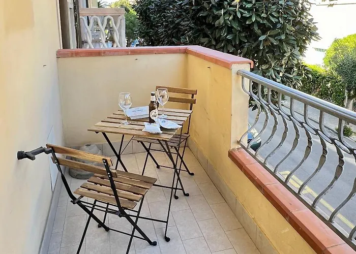 Apartment La - Animal House *