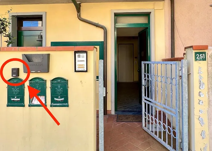 Apartment La - Animal House *